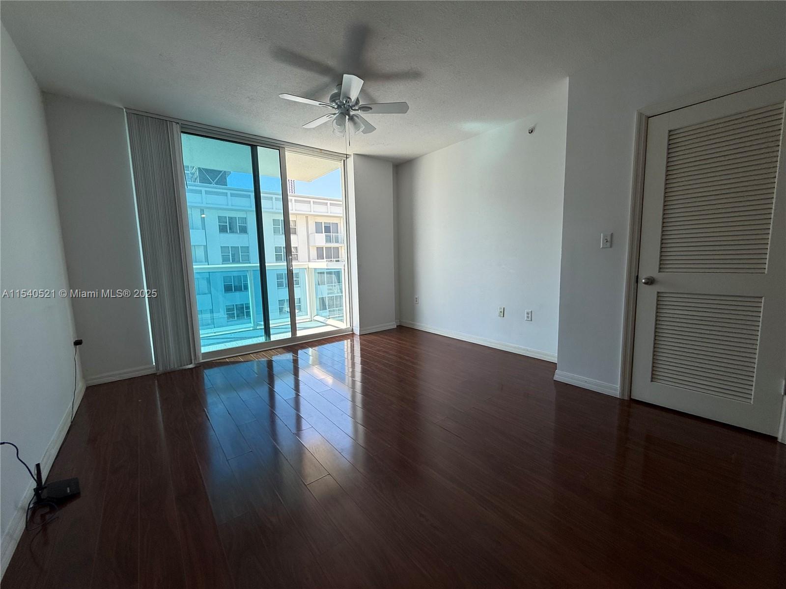9201 Collins Ave 1023 Property Photo 4