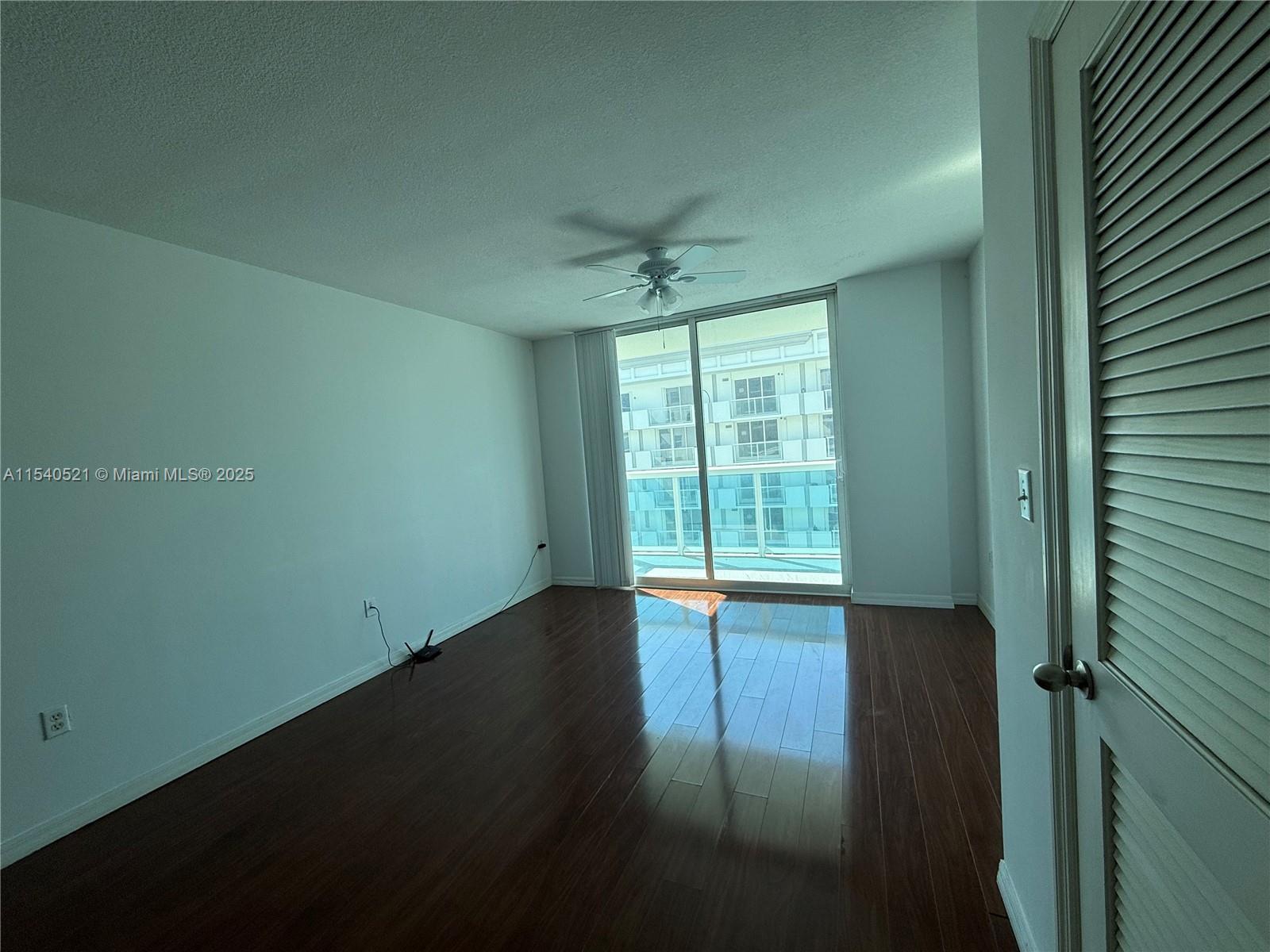 9201 Collins Ave 1023 Property Photo 5