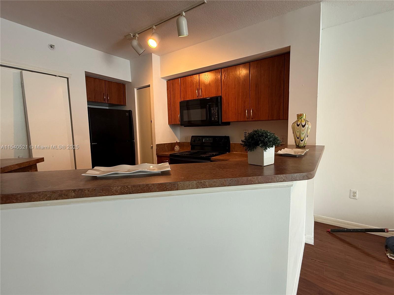 9201 Collins Ave 1023 Property Photo 8
