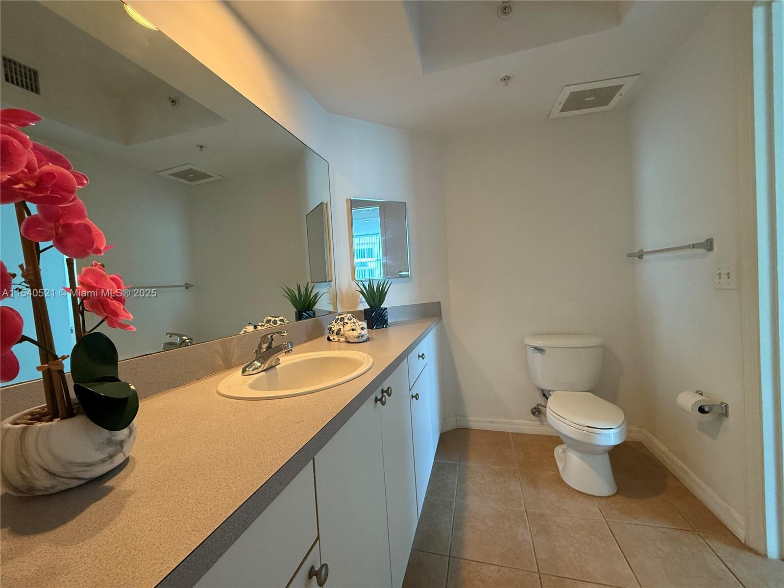 9201 Collins Ave 1023 Property Photo 14
