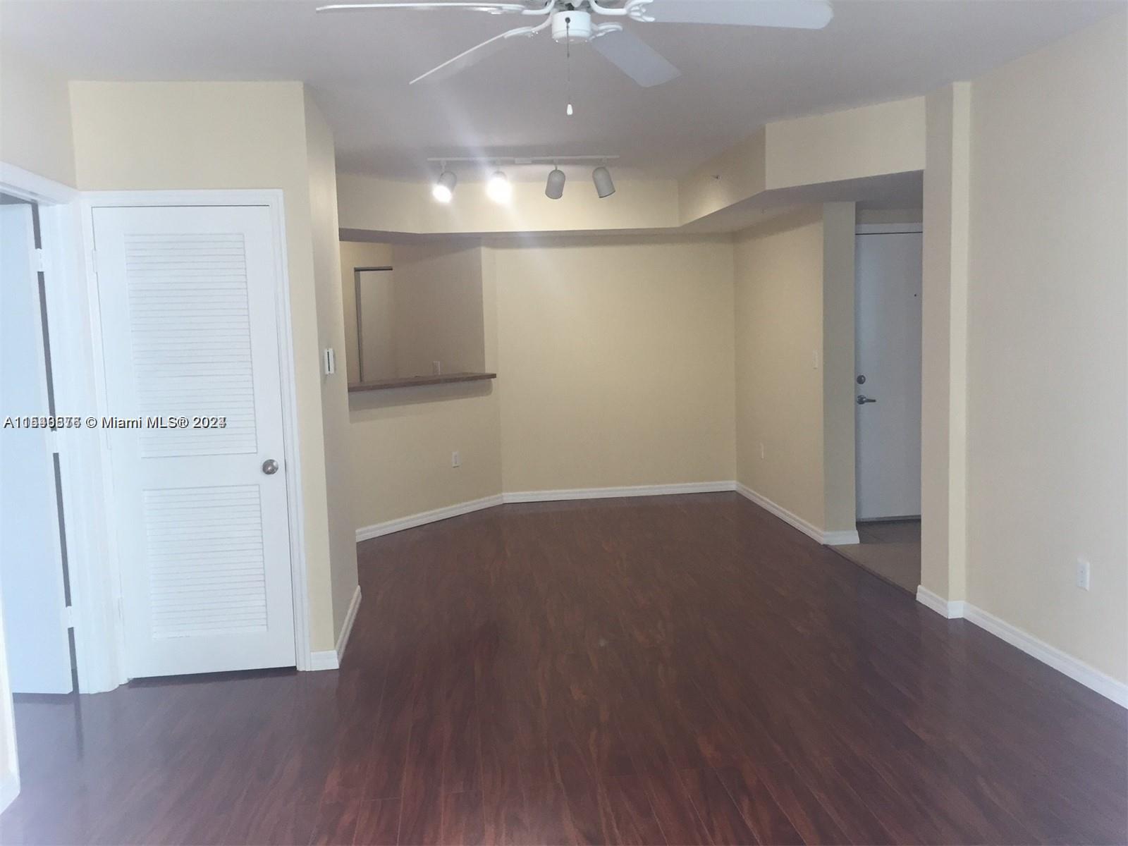 9201 Collins Ave 724 Property Photo 4