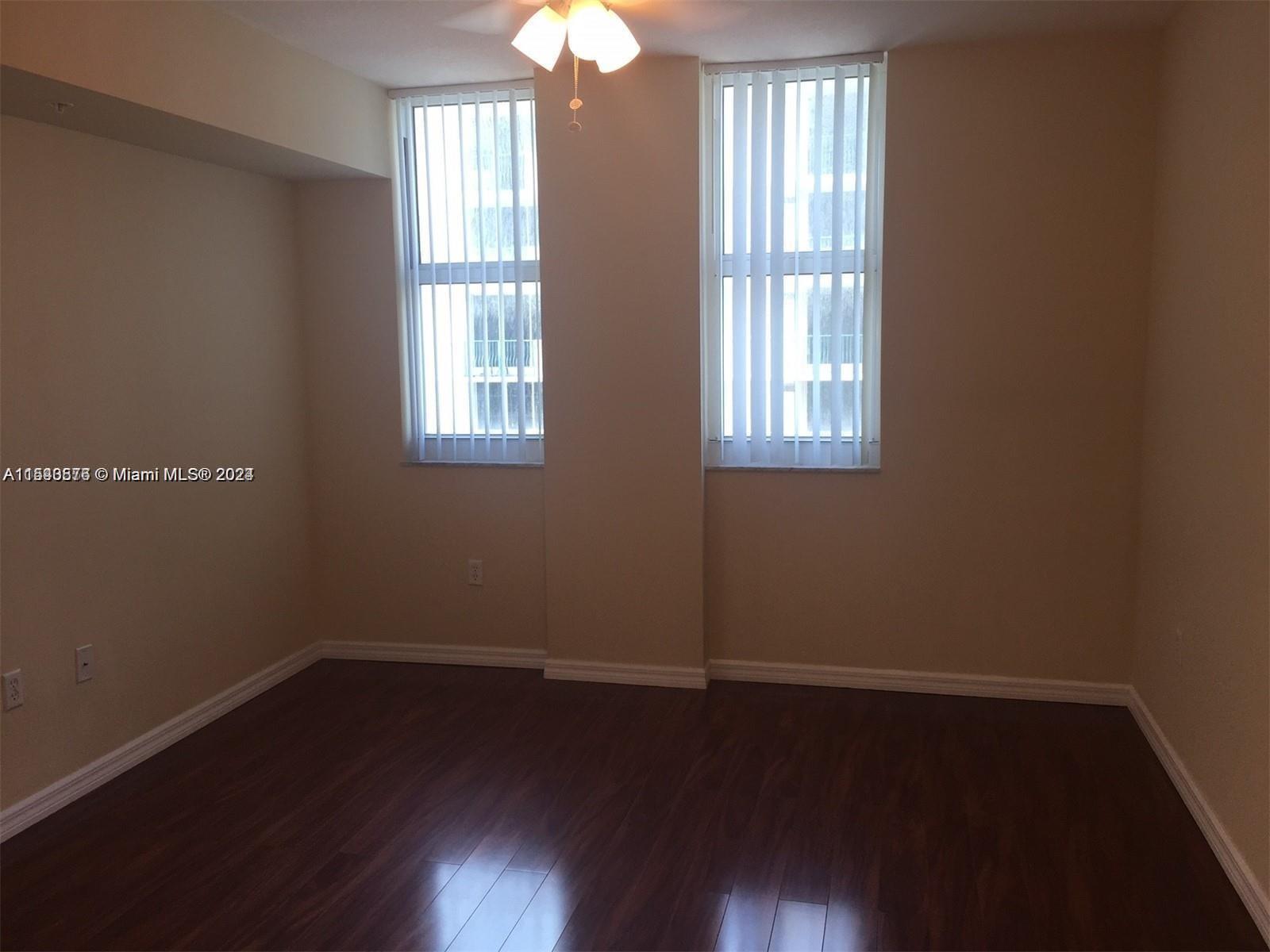 9201 Collins Ave 724 Property Photo 5