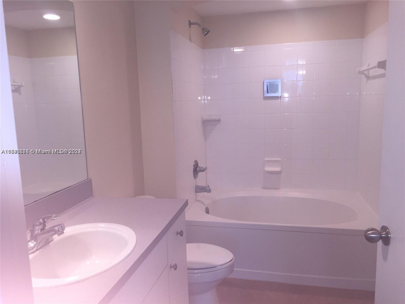 9201 Collins Ave 724 Property Photo 6