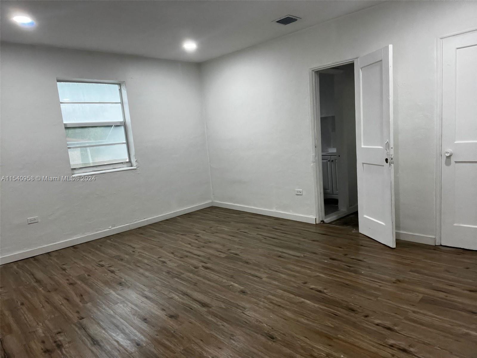1421 Nw 58th St Property Photo 8