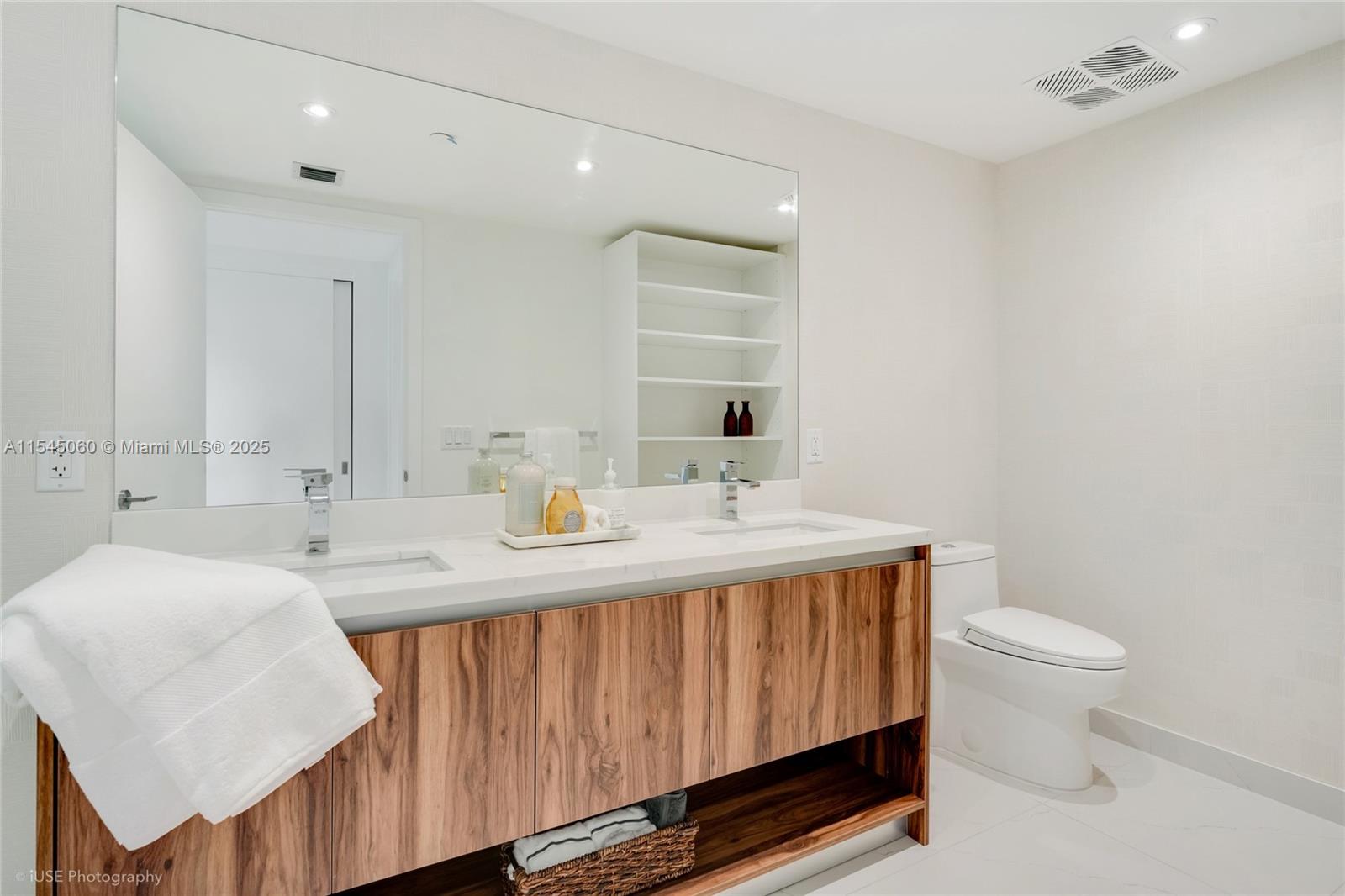 9901 W Bay Harbor Dr 303 Property Photo 18