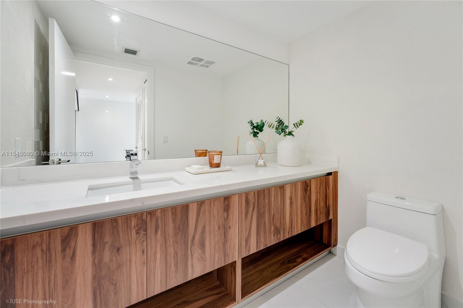 9901 W Bay Harbor Dr 303 Property Photo 22