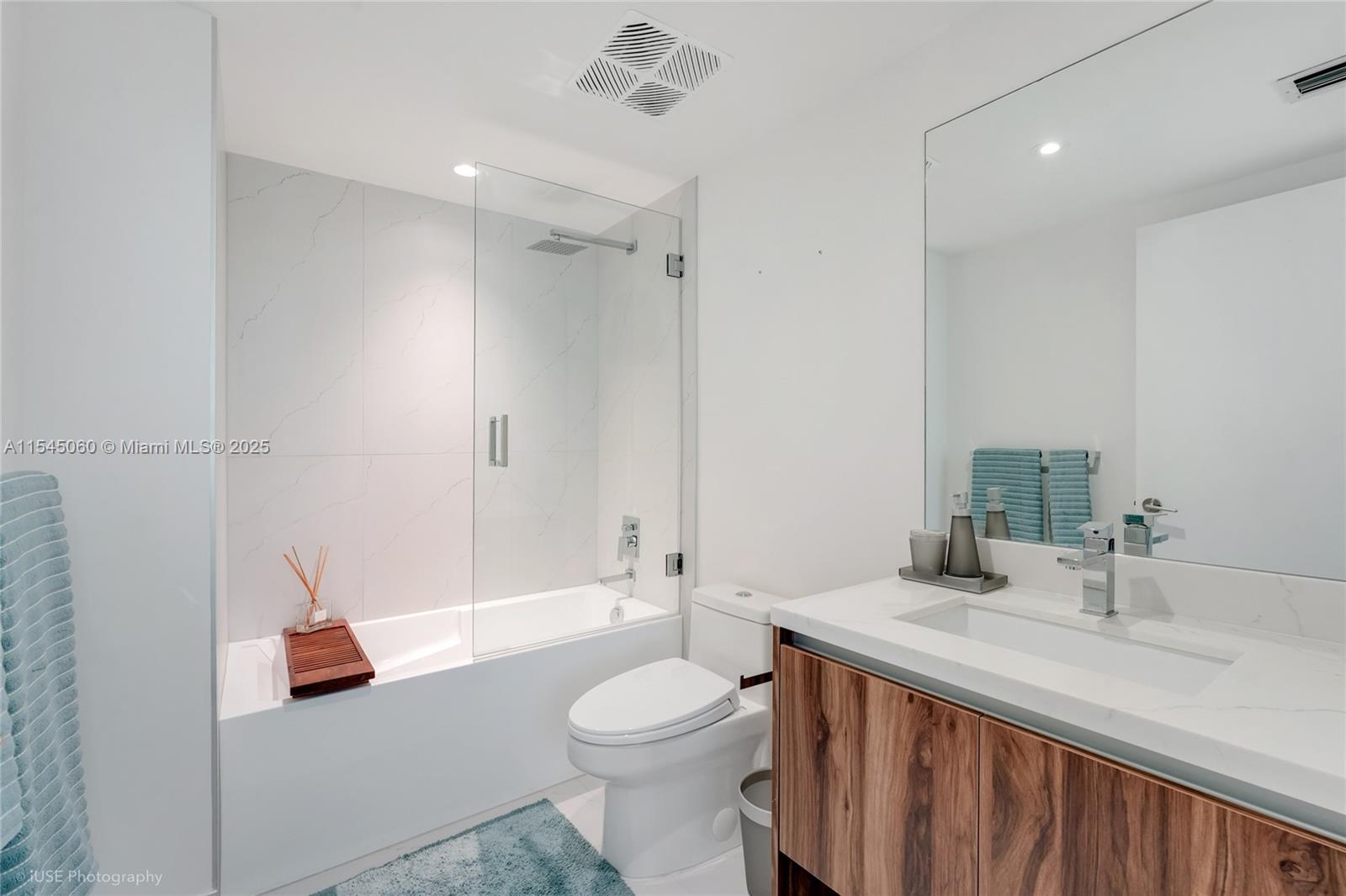 9901 W Bay Harbor Dr 303 Property Photo 30