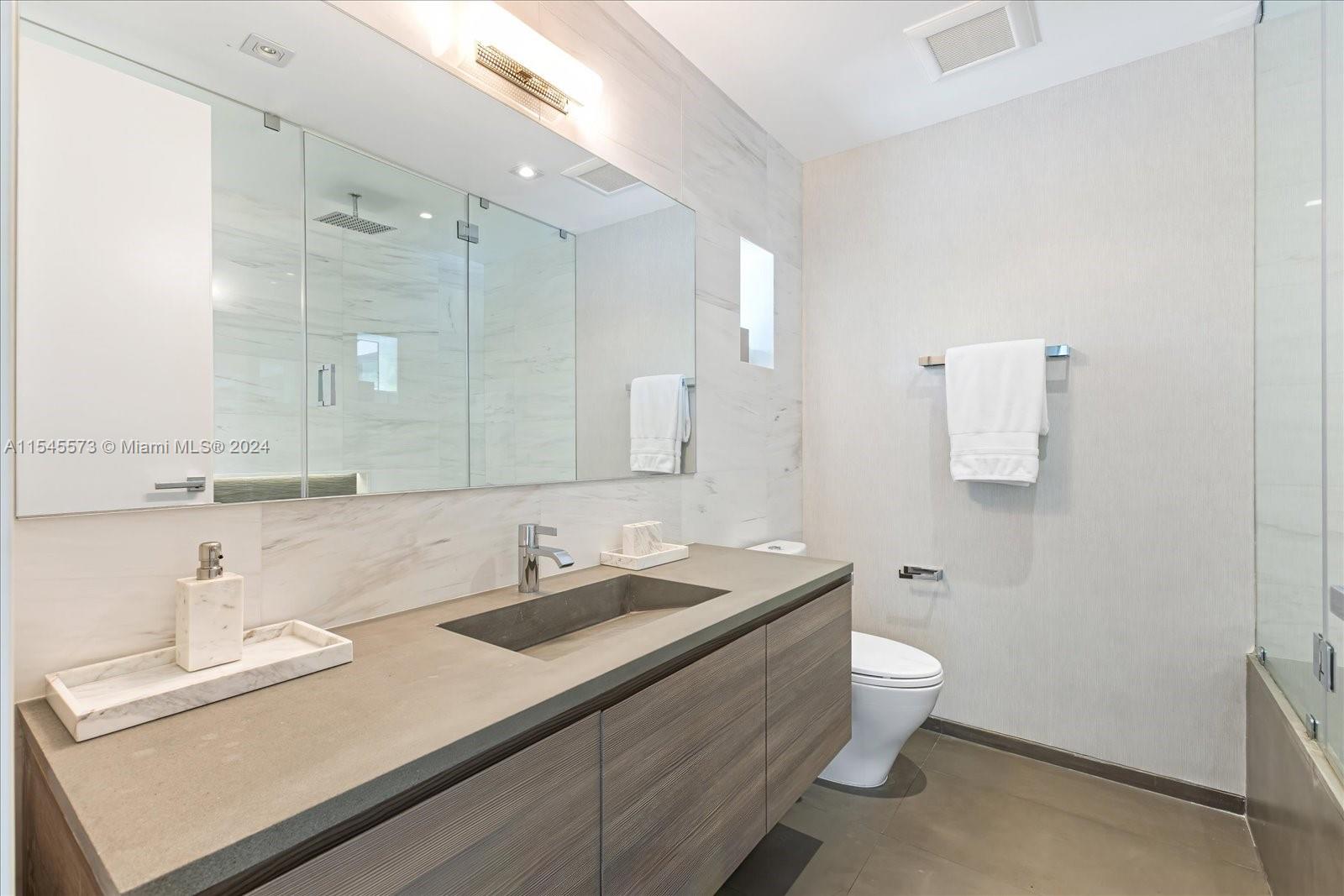 401 E Rivo Alto Dr Property Photo 26