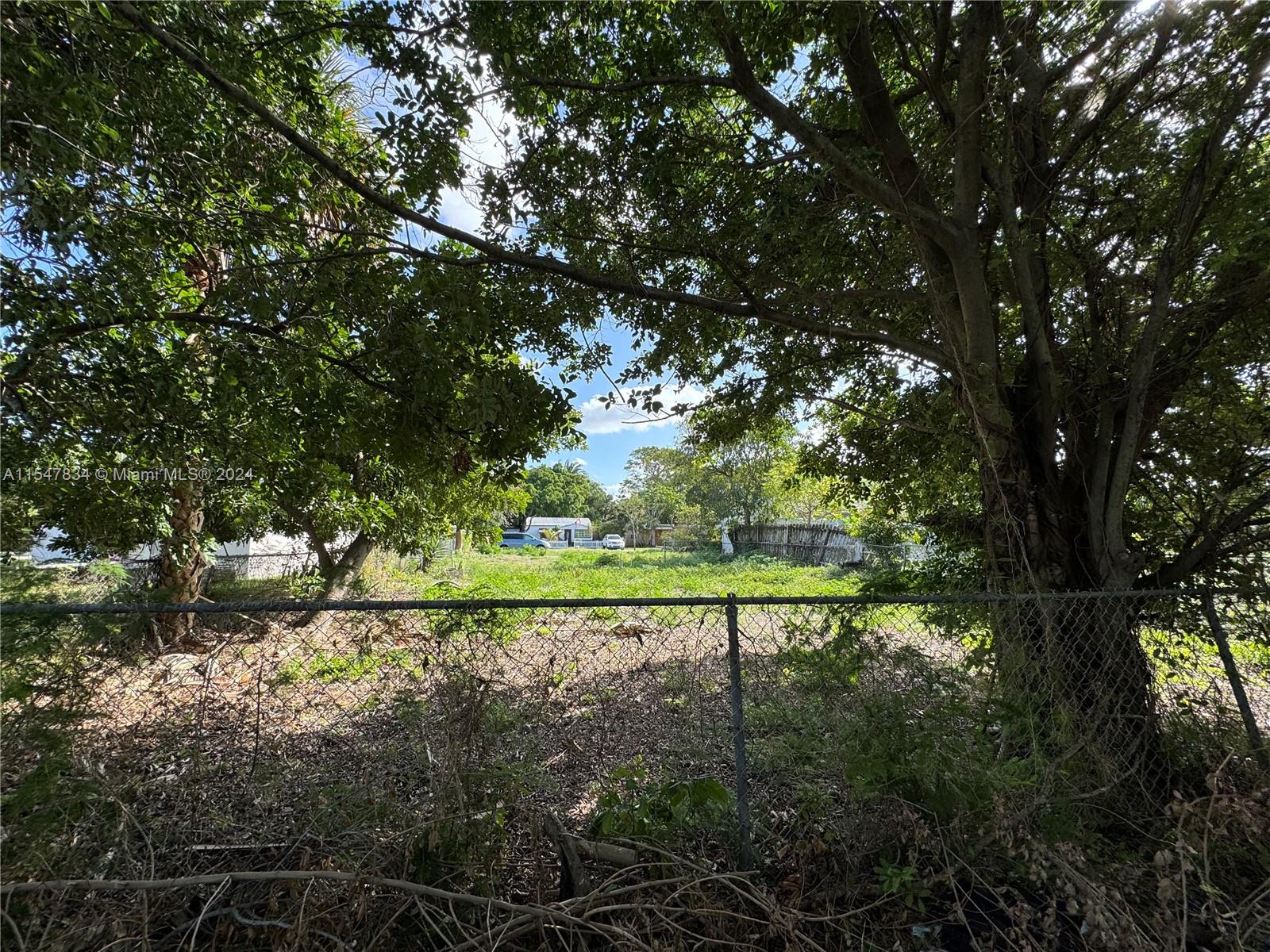 2205 Coolidge St Property Photo 4