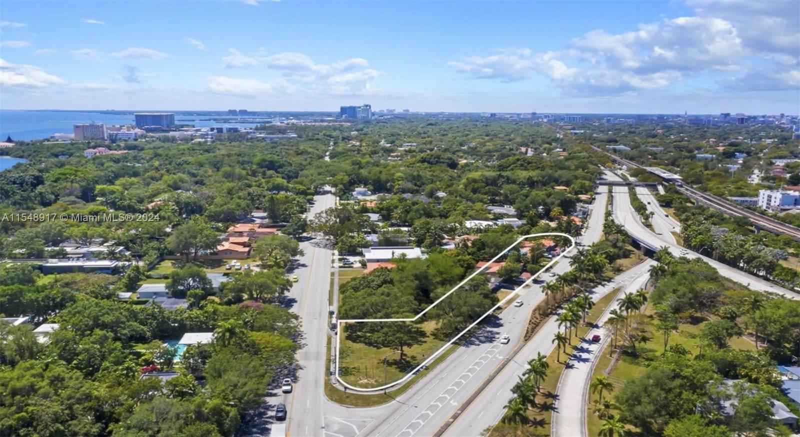 2900 S Miami Ave Property Photo 4
