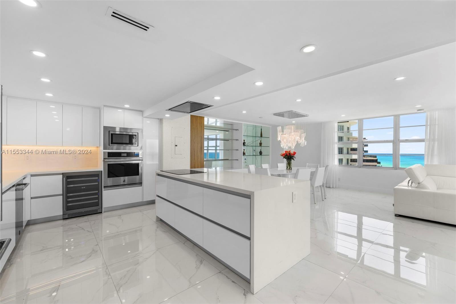 5151 Collins Ave 1527 Property Photo 4