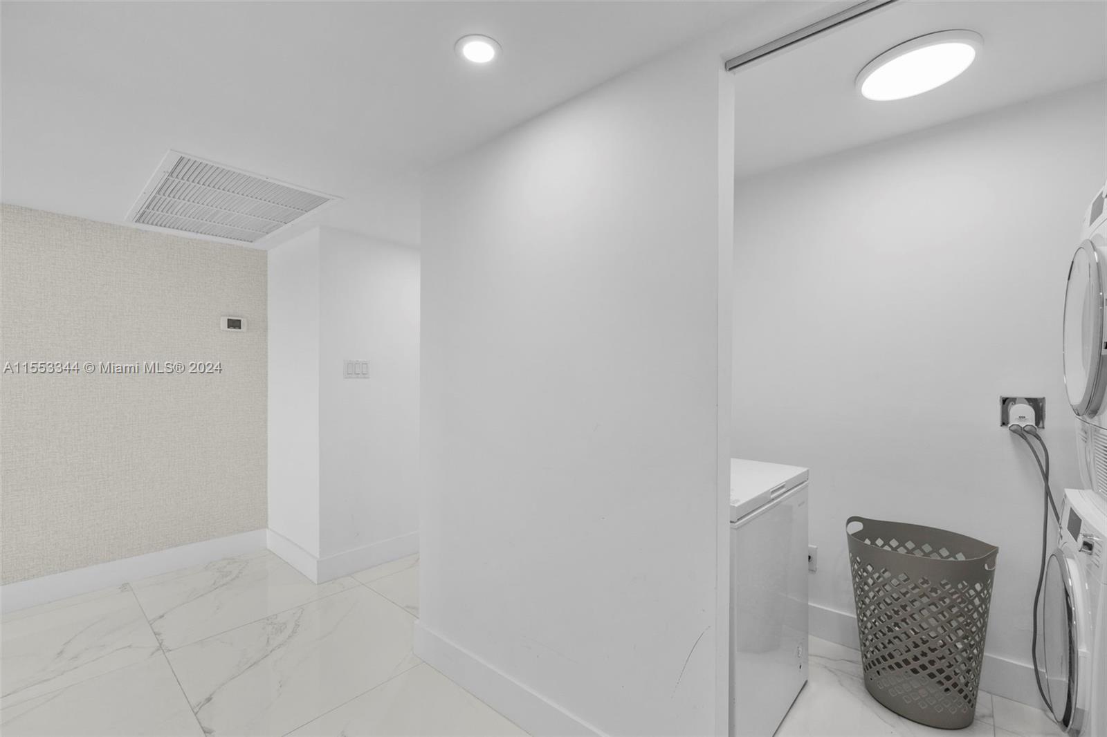 5151 Collins Ave 1527 Property Photo 25