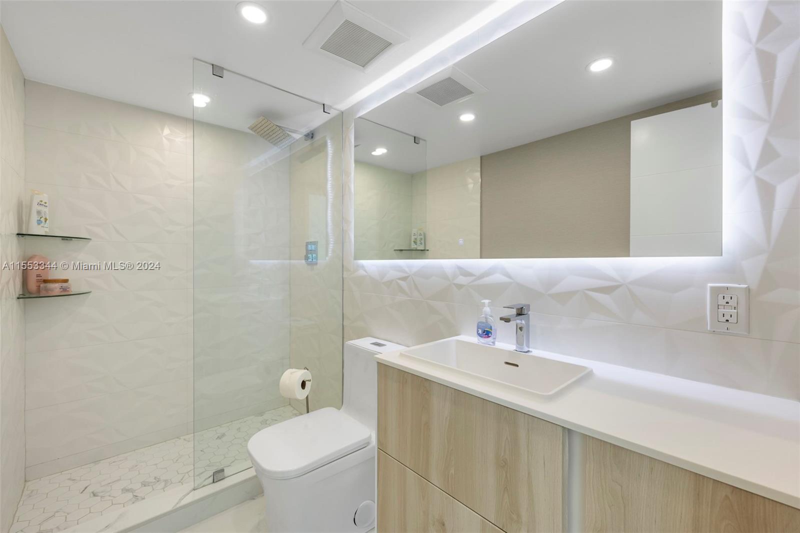 5151 Collins Ave 1527 Property Photo 31