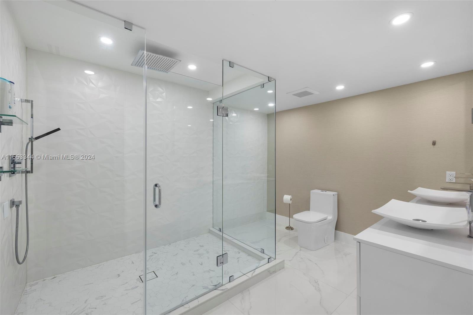 5151 Collins Ave 1527 Property Photo 40