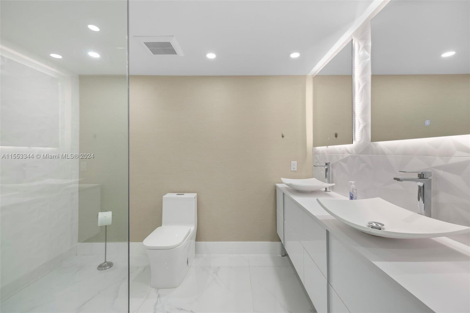 5151 Collins Ave 1527 Property Photo 41