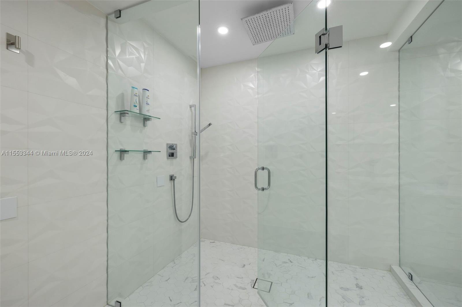 5151 Collins Ave 1527 Property Photo 43