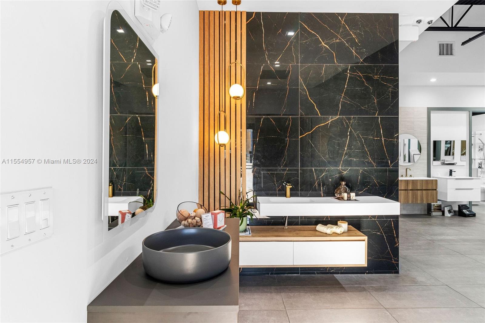 Bath Vanities/accessories And Flooring Property Photo 3