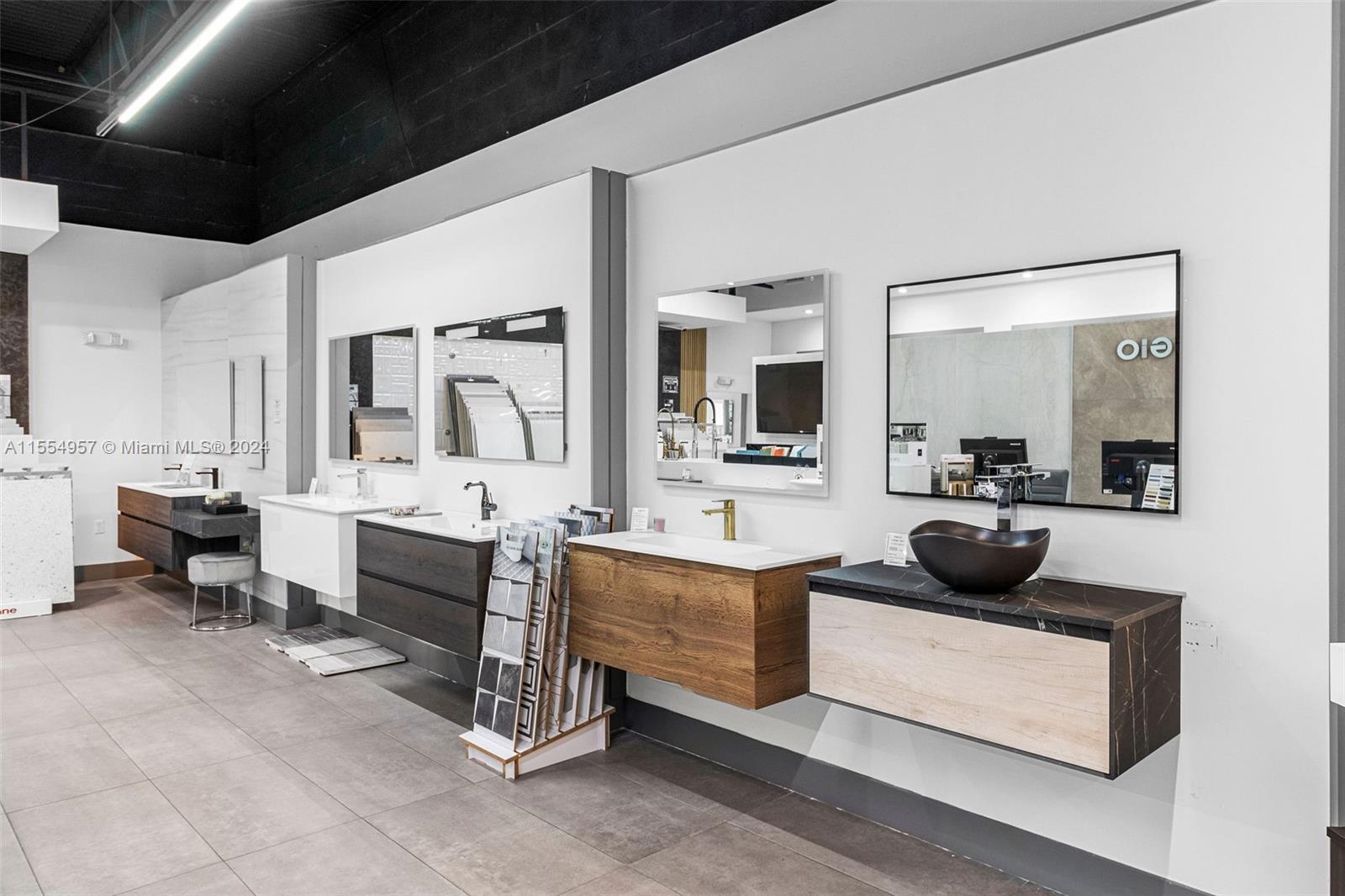 Bath Vanities/accessories And Flooring Property Photo 5