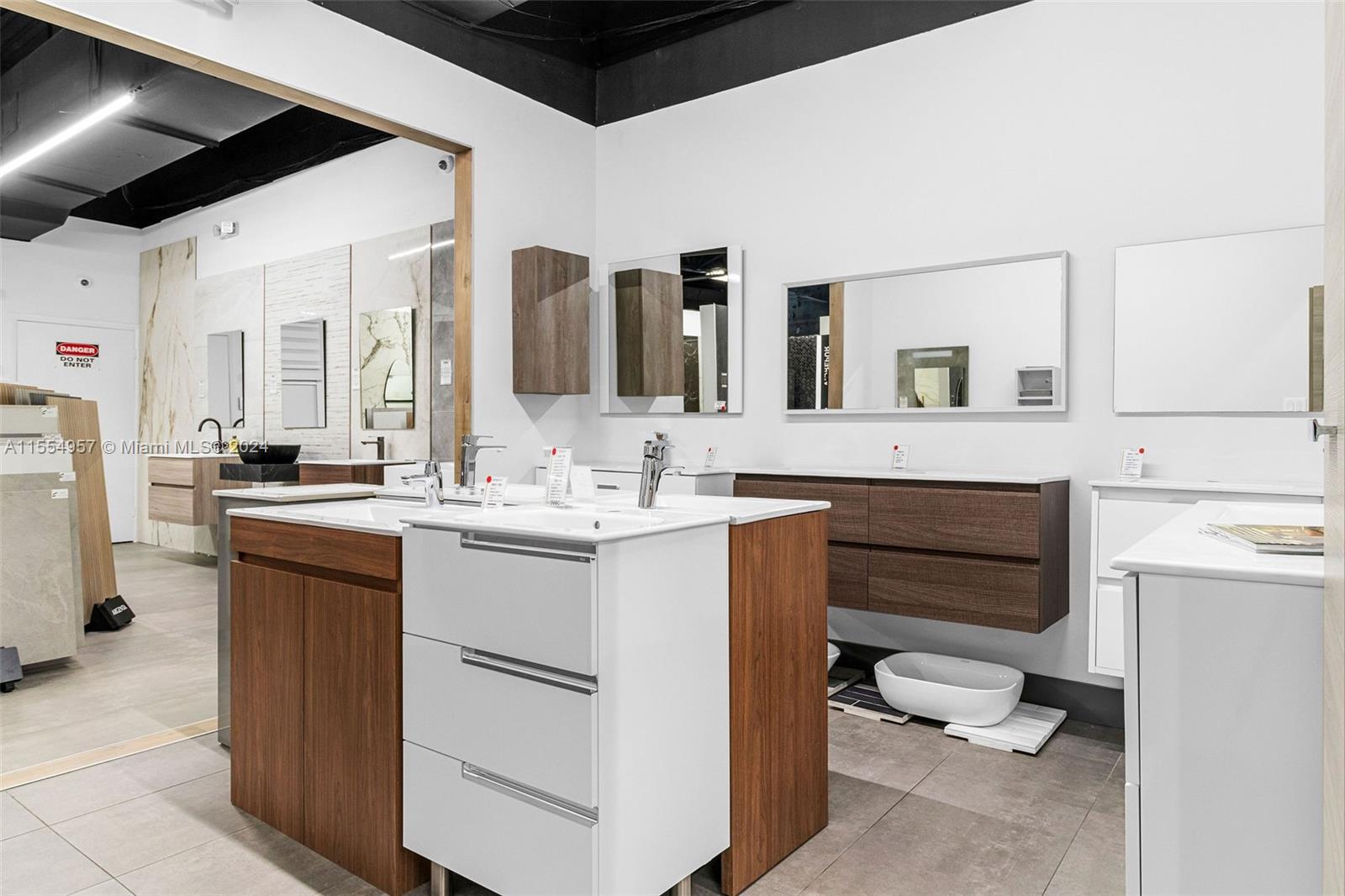 Bath Vanities/accessories And Flooring Property Photo 15
