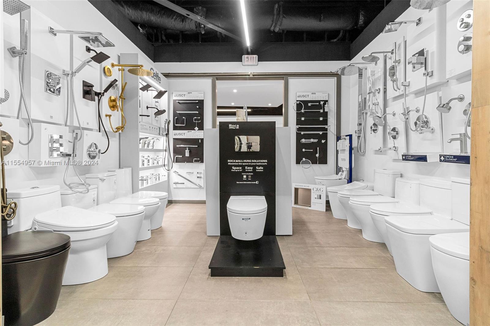 Bath Vanities/accessories And Flooring Property Photo 20