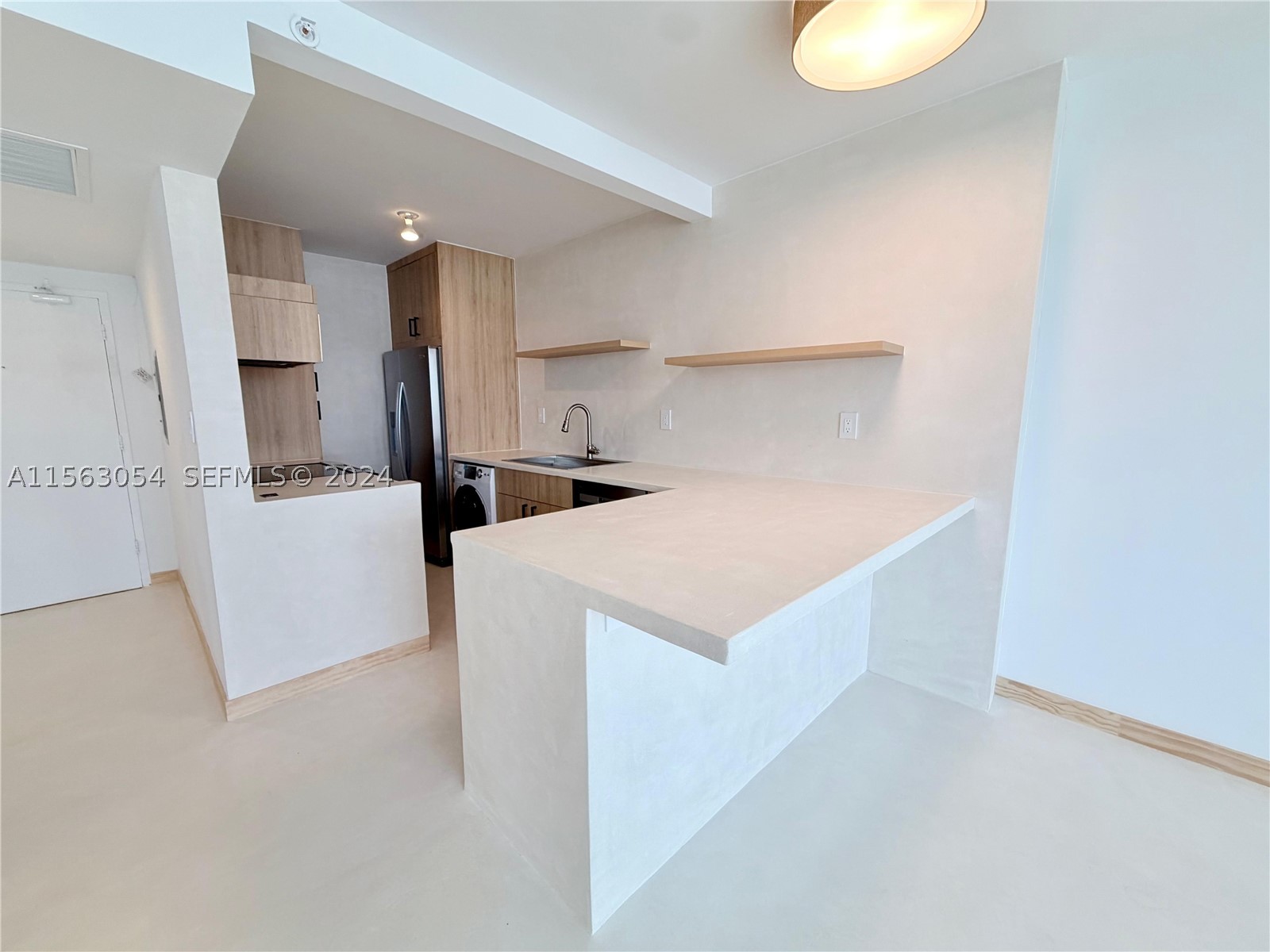 100 Lincoln Rd 1241 Property Photo 1