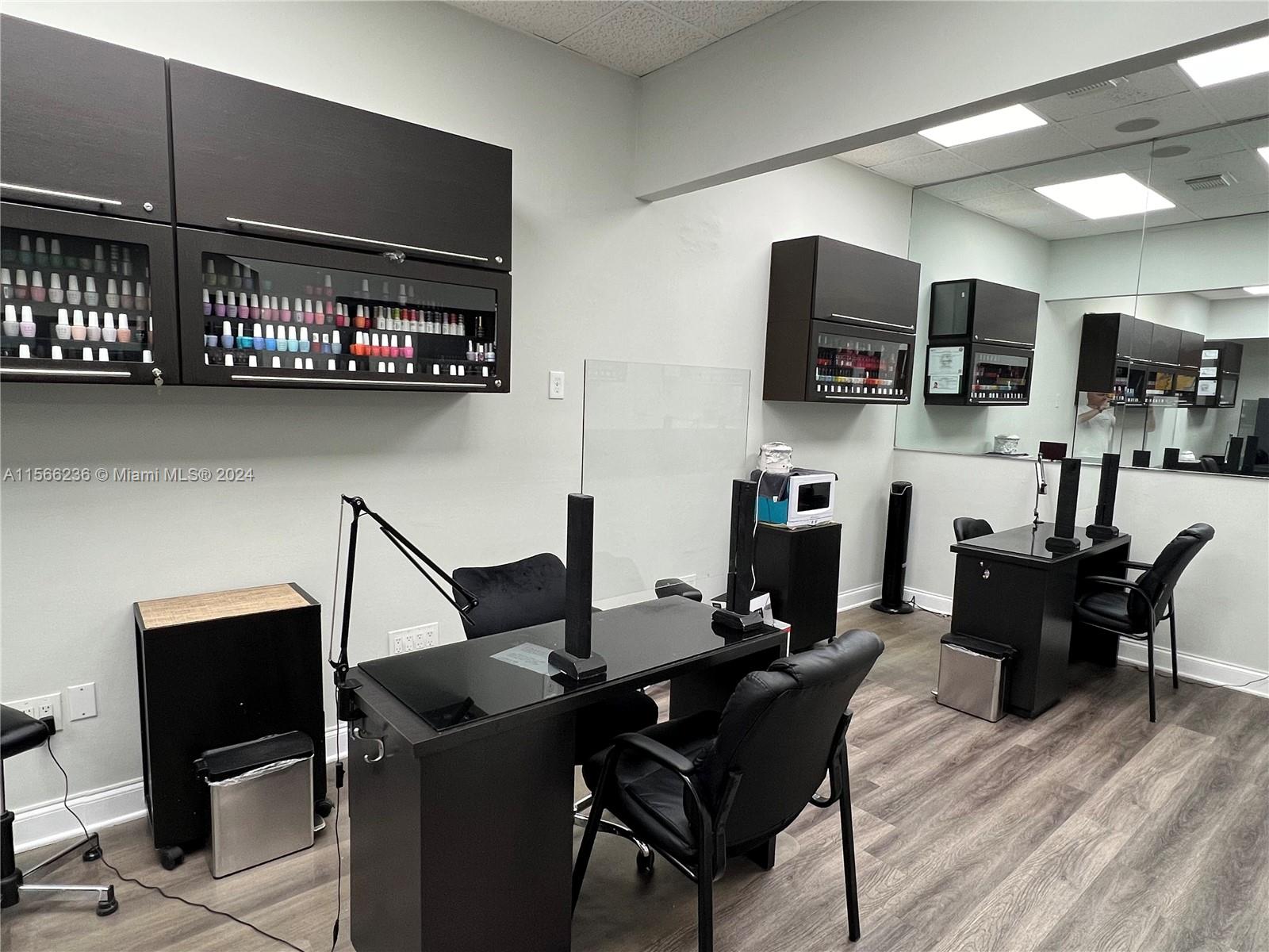 Hair Salon & Nails On Us-1 Property Photo 4
