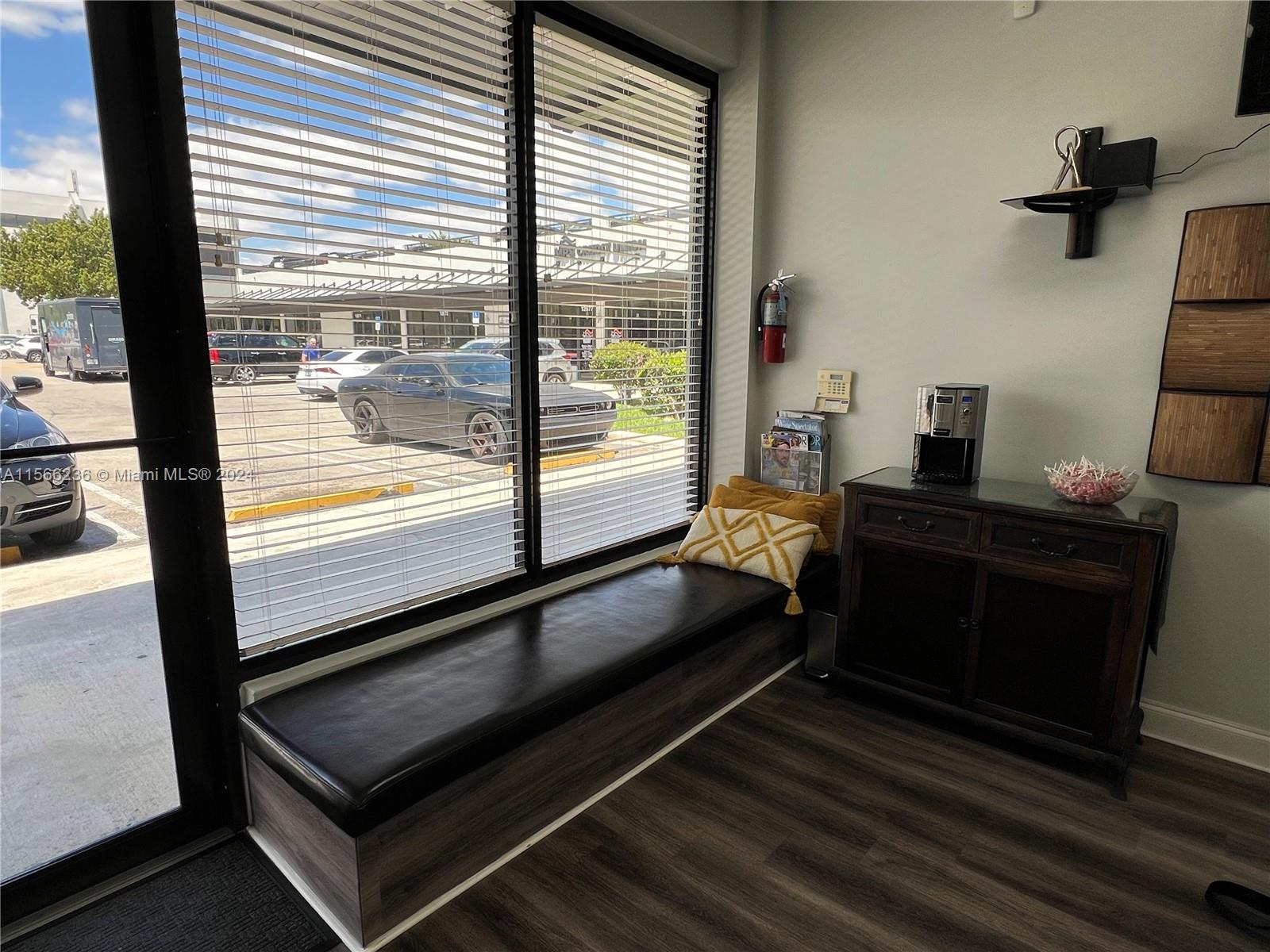 Hair Salon & Nails On Us-1 Property Photo 11