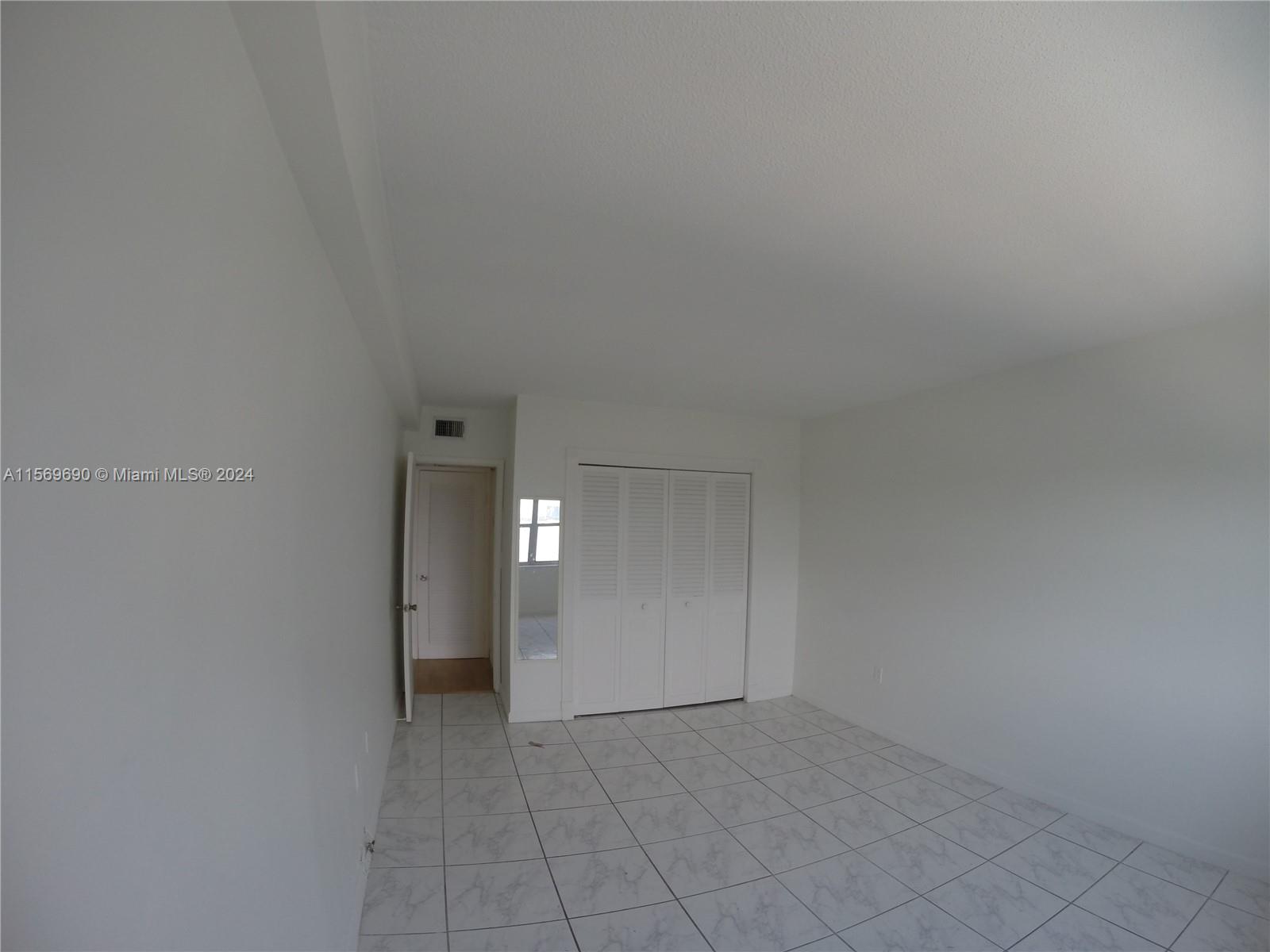 400 Kings Point Dr 905 Property Photo 6
