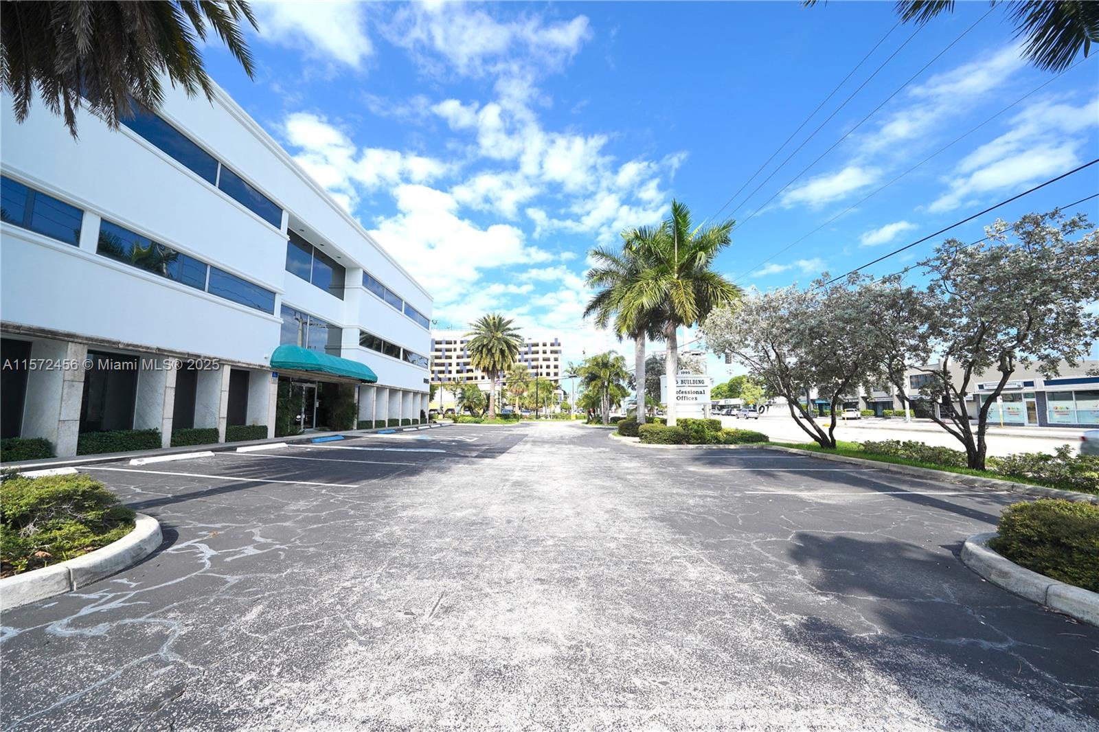 1995 E Oakland Park Blvd Property Photo 4