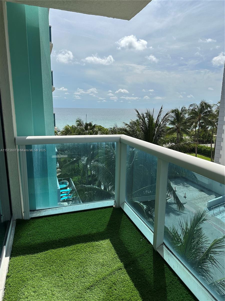 9201 Collins Ave 524 Property Photo 1