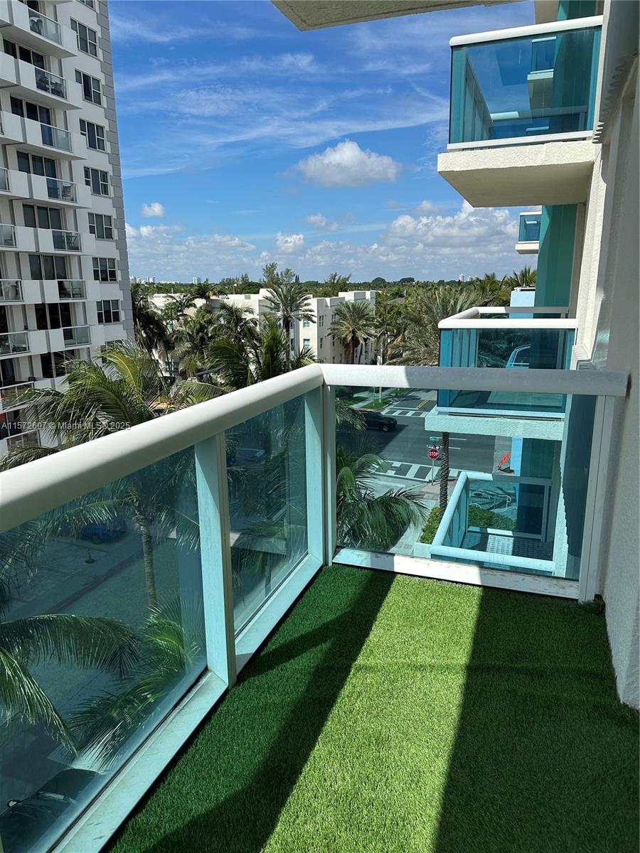 9201 Collins Ave 524 Property Photo 4