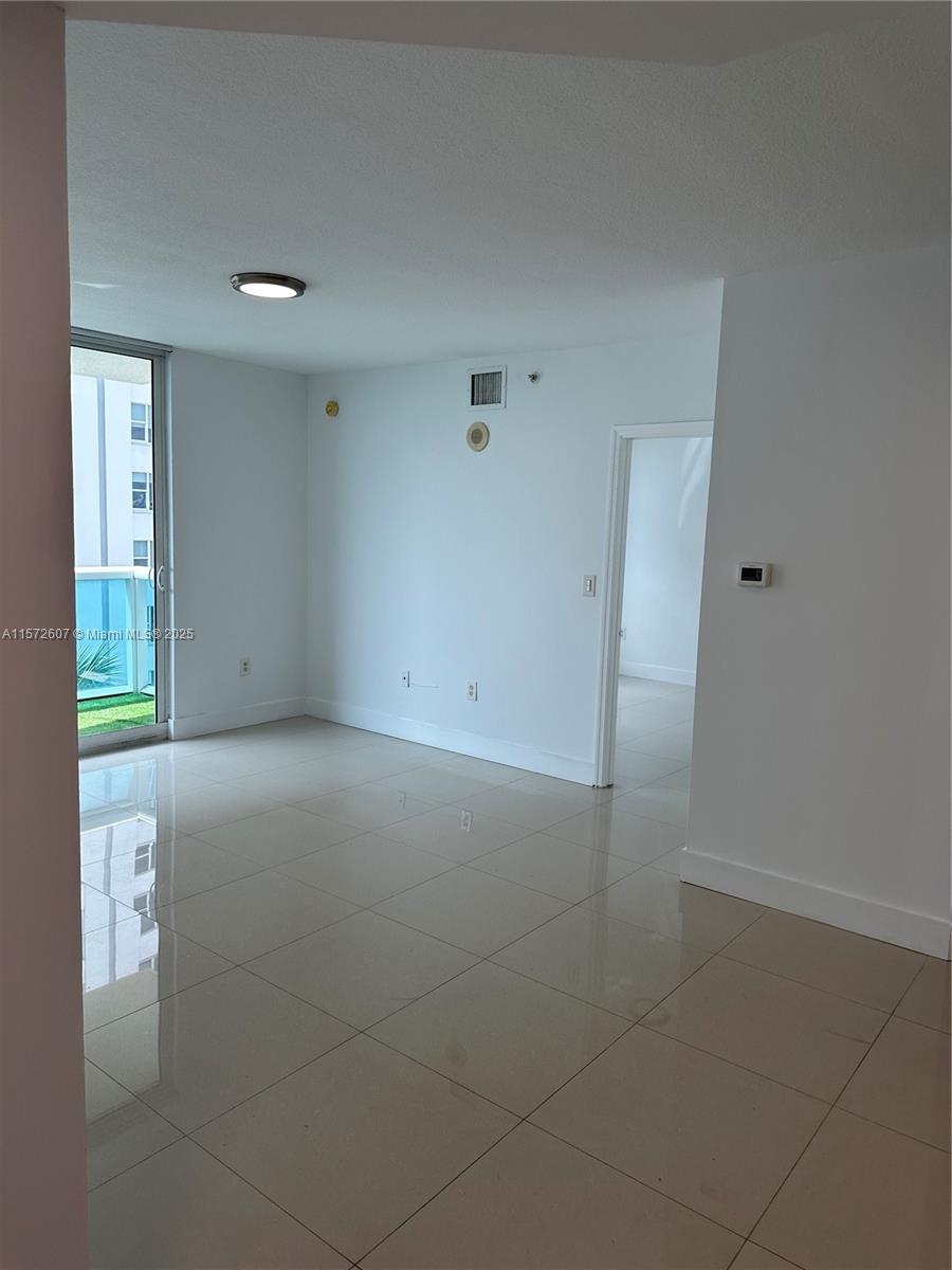 9201 Collins Ave 524 Property Photo 5