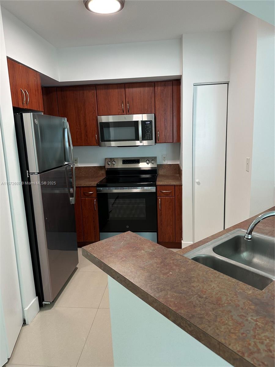 9201 Collins Ave 524 Property Photo 7