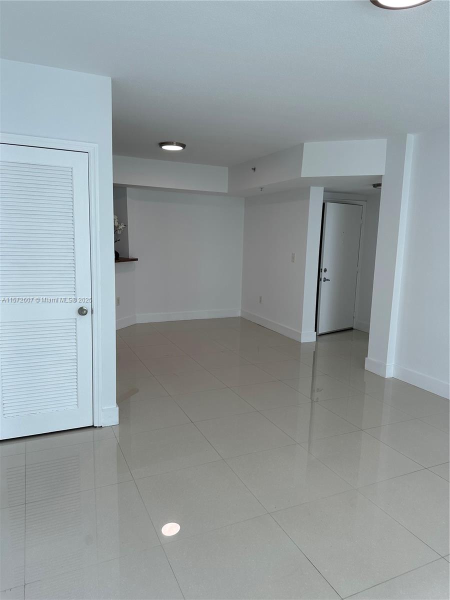 9201 Collins Ave 524 Property Photo 10