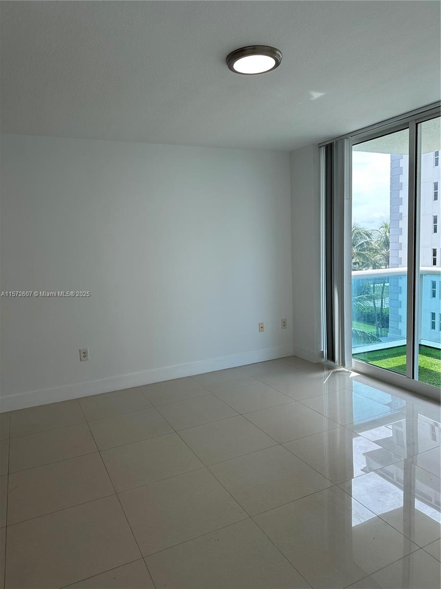 9201 Collins Ave 524 Property Photo 11