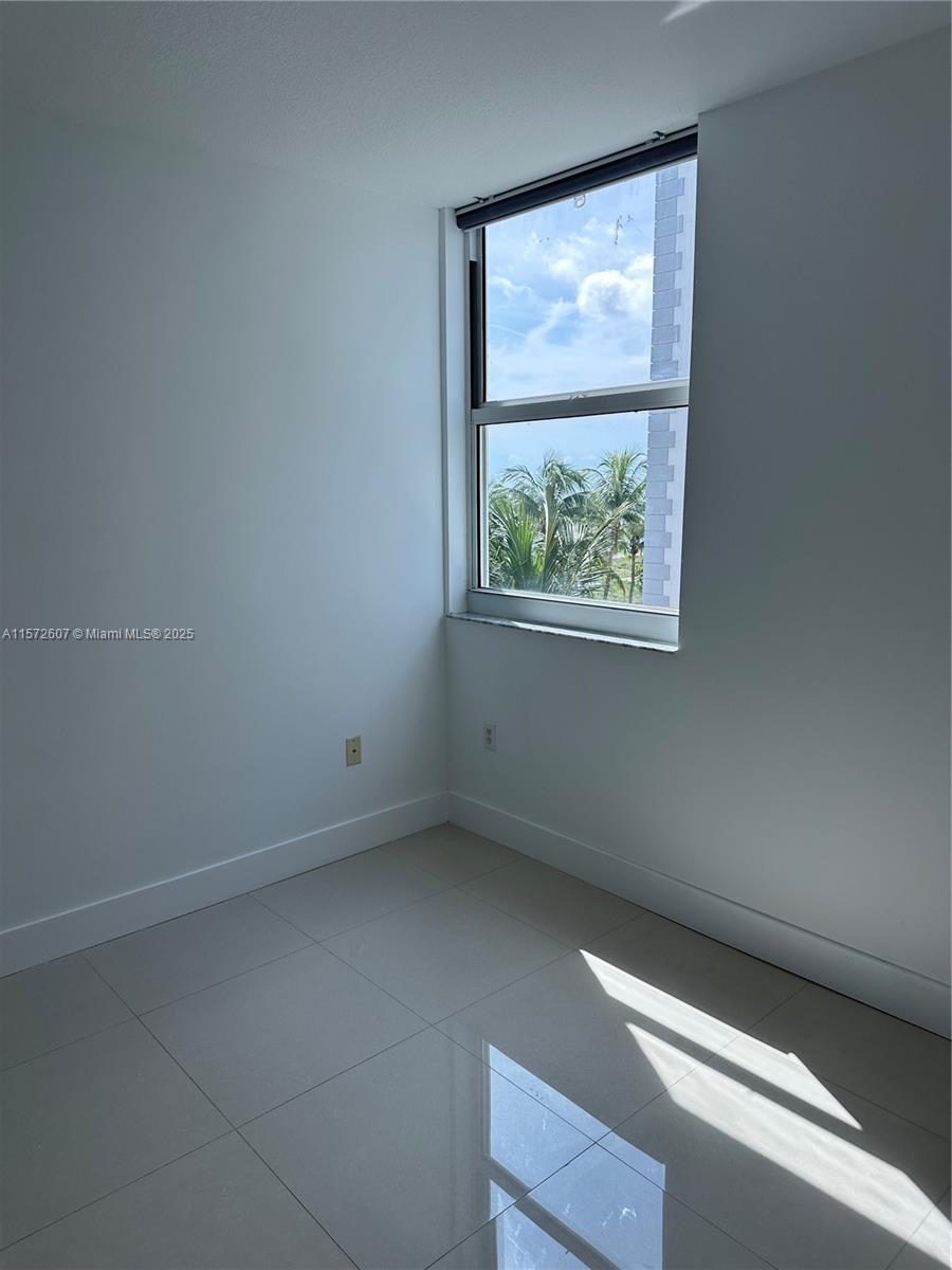 9201 Collins Ave 524 Property Photo 16