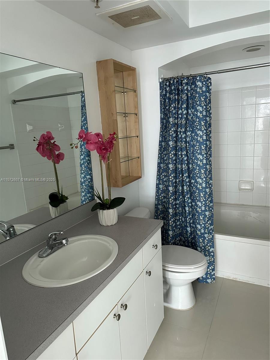 9201 Collins Ave 524 Property Photo 18