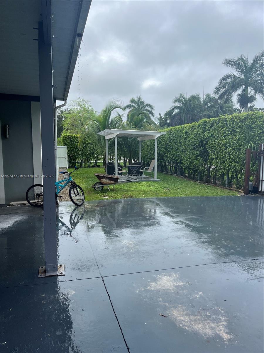 19790 Sw 242nd St Property Photo 3