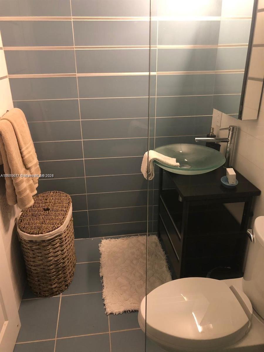 5401 Collins Ave 410 Property Photo 16