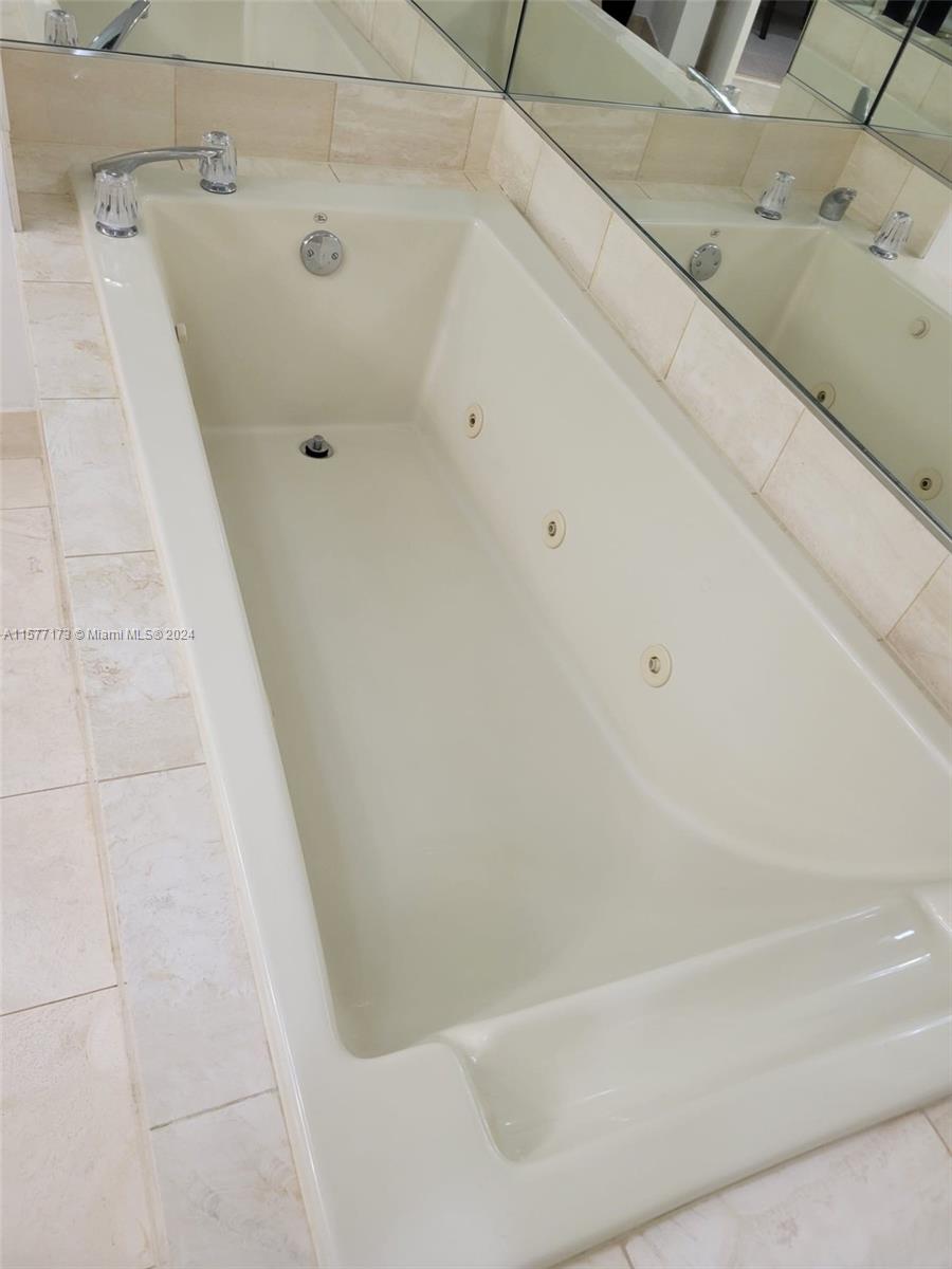 1000 W Island Blvd 1511 Property Photo 29
