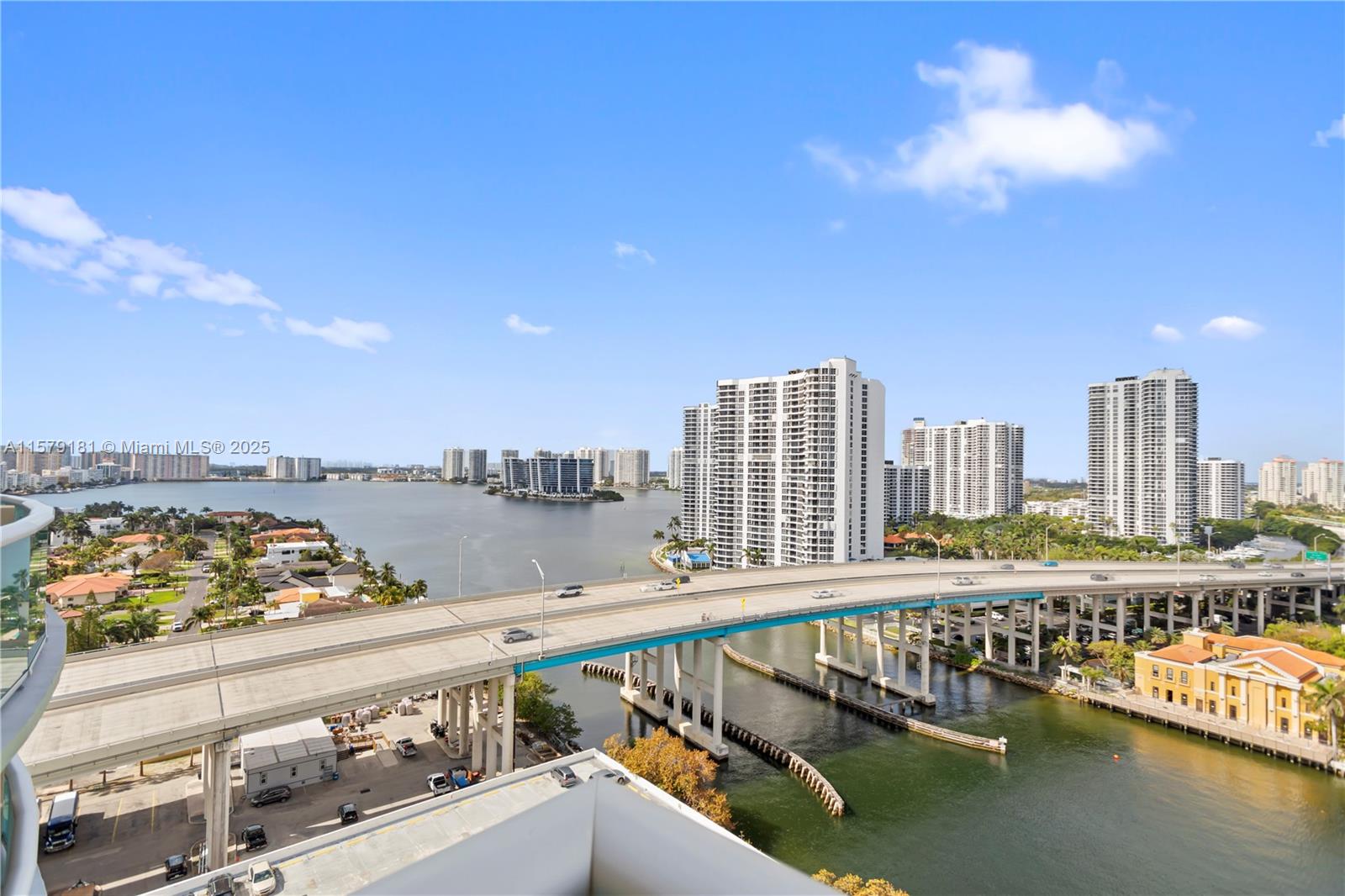 19390 Collins Ave Ph-7 Property Photo 4