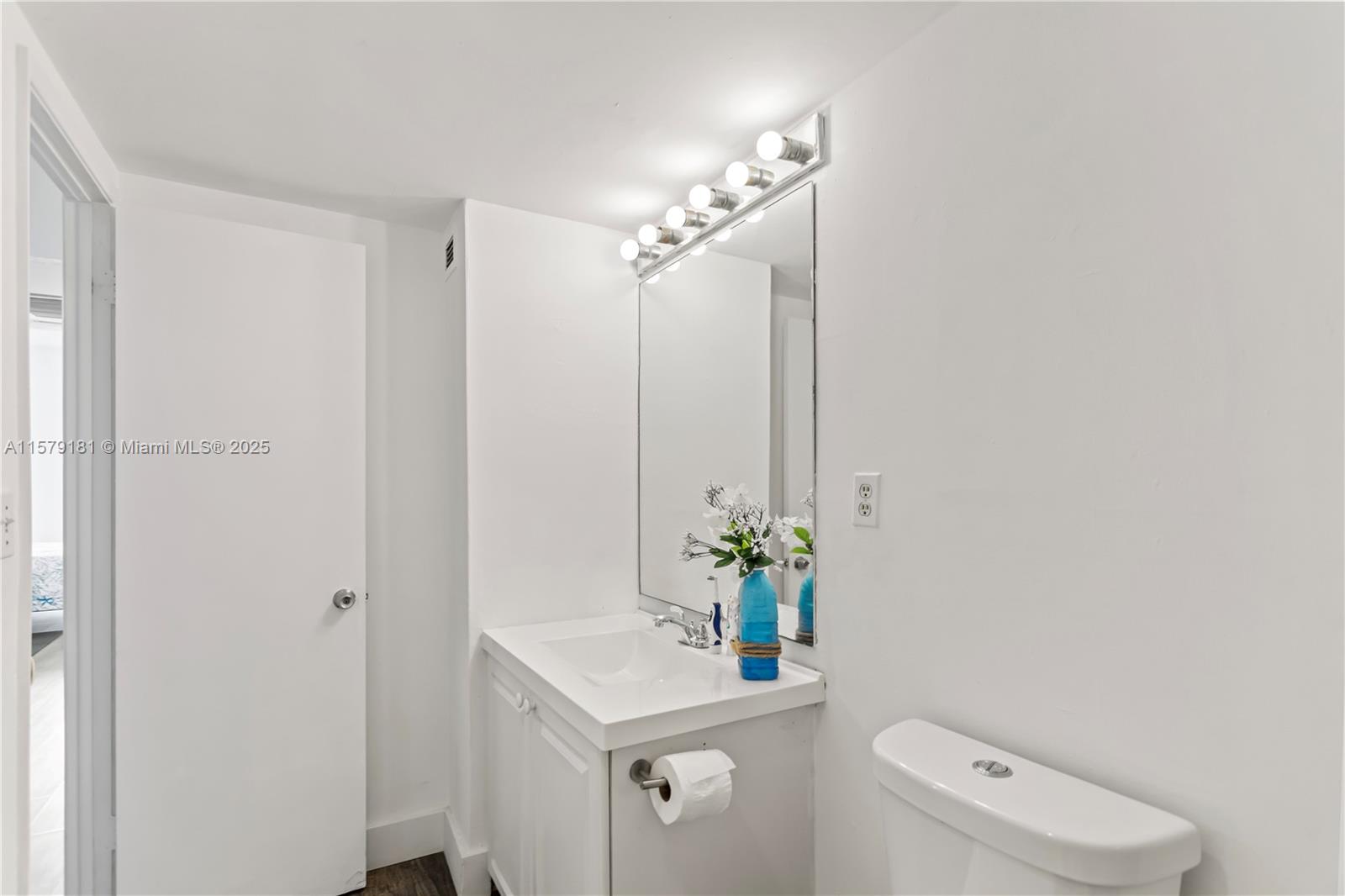 19390 Collins Ave Ph-7 Property Photo 16