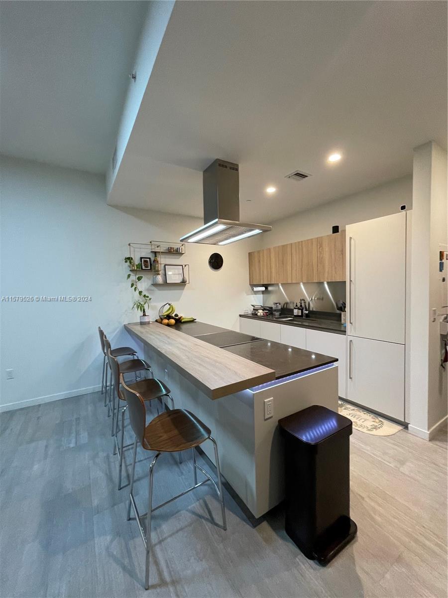 1000 Brickell Plz 1811 Property Photo 6