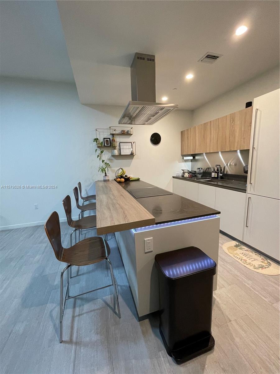 1000 Brickell Plz 1811 Property Photo 7