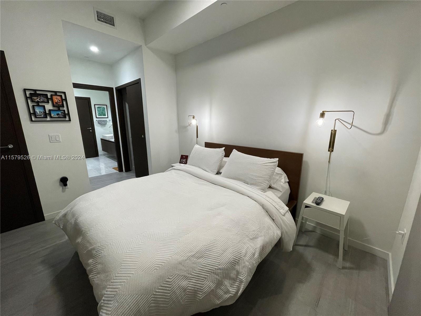1000 Brickell Plz 1811 Property Photo 8