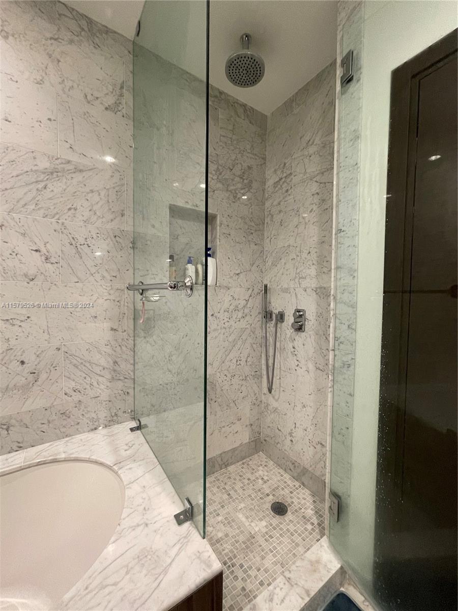 1000 Brickell Plz 1811 Property Photo 11