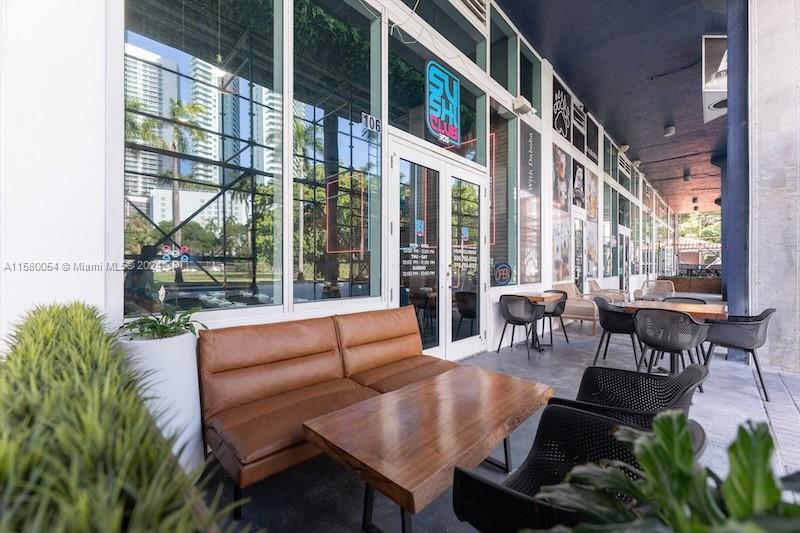 275 Ne 18th St Property Photo 1