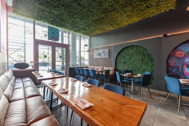 275 Ne 18th St Property Photo 2