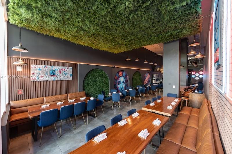 275 Ne 18th St Property Photo 3