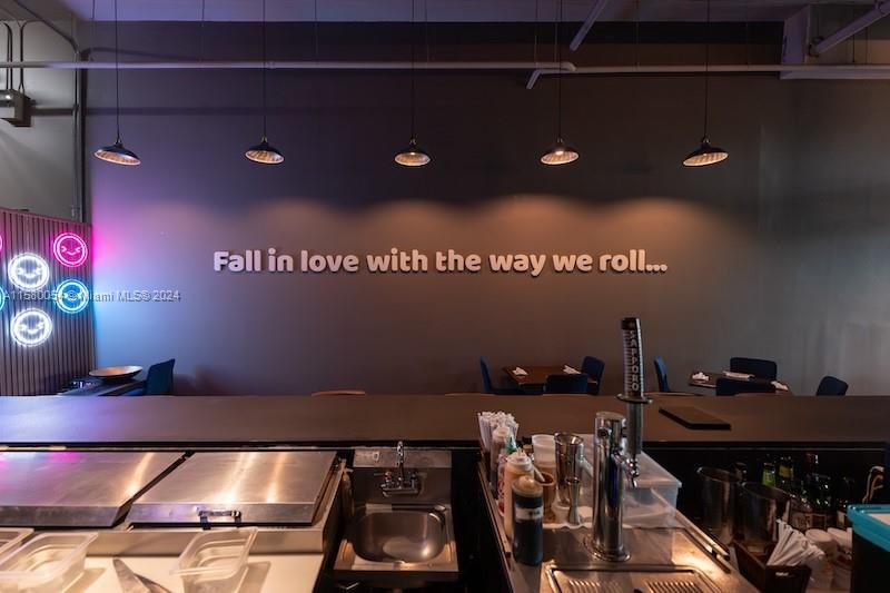 275 Ne 18th St Property Photo 4